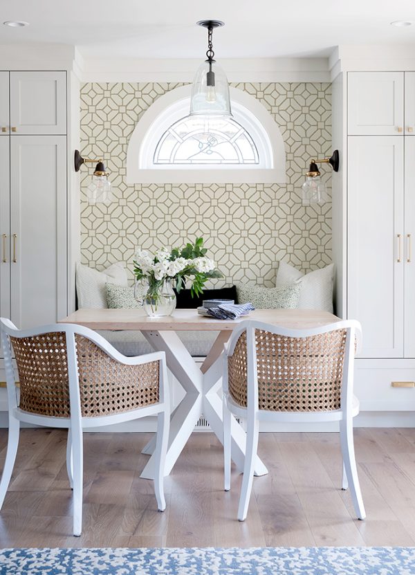 Wallpaper designs. Geometric shapes that give rooms a dynamic look